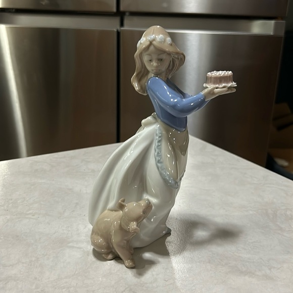 Lladro Other - NAO LLADRO VALENCIA GIRL HOLDING CAKE WITH DOG 1987 SPAIN